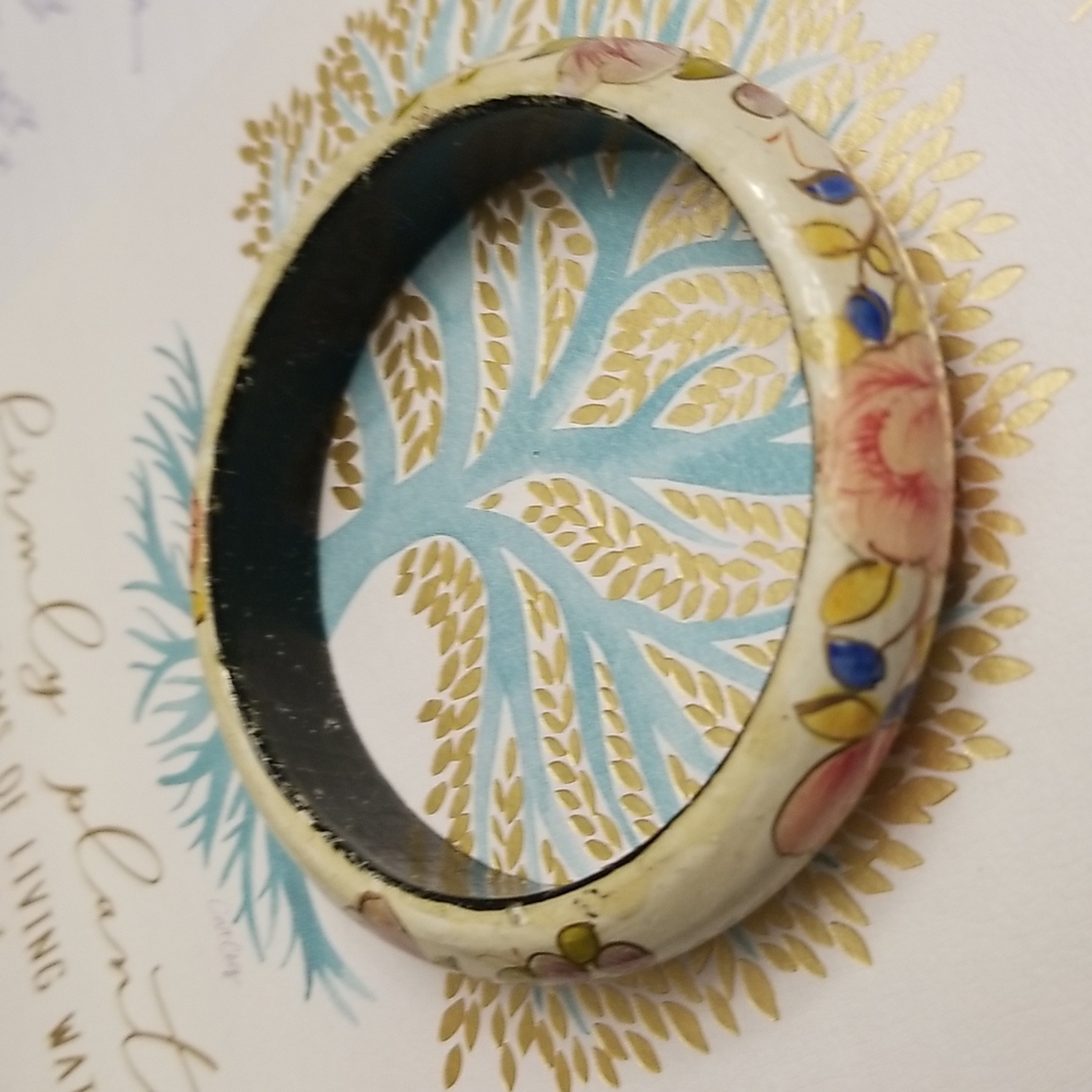 $5 ITEM. Beautiful vintage wooden bracelet 💚 MUST BE BUNDLED WITH OTHER ITEMS - Picture 3 of 8